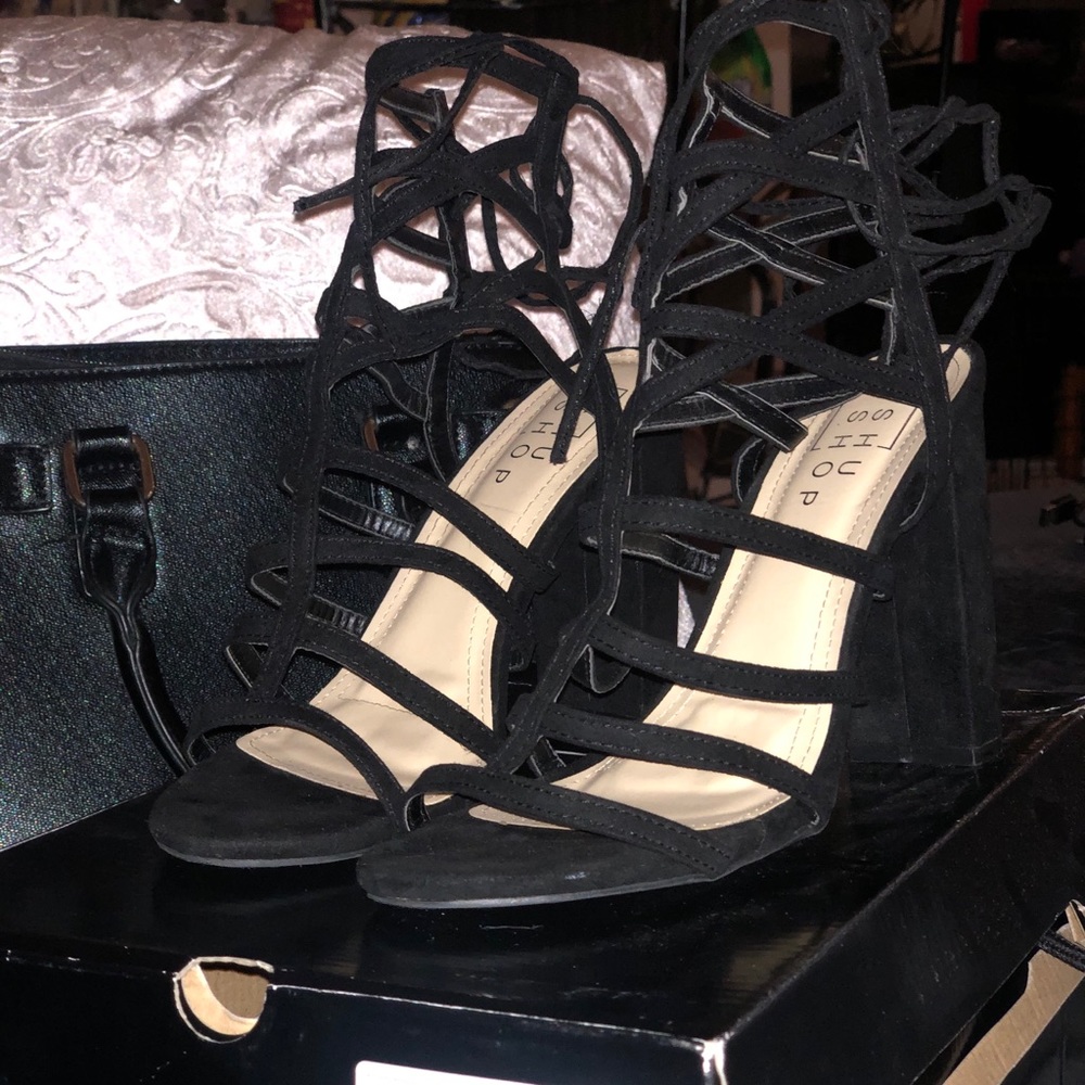 Black Heels Used once !! Super cute and Comfy